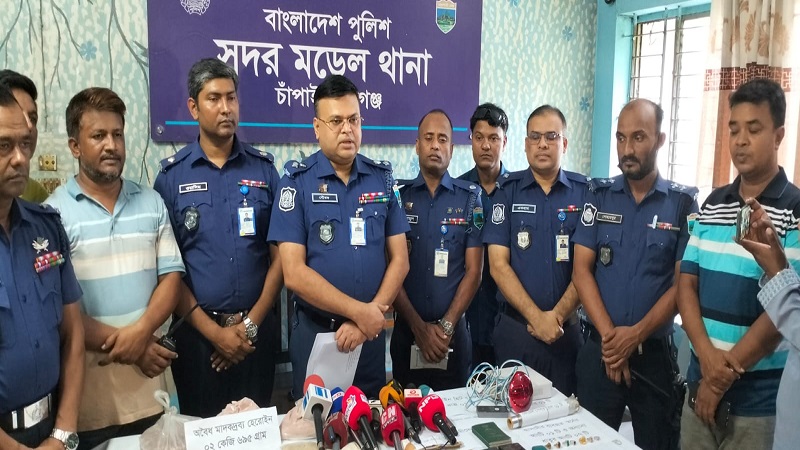চাঁপাইনবাবগঞ্জে ২ কোটি ৭০ লক্ষ টাকার হেরোইনসহ মাদক কারবারি পরিবারের ৪ জন আটক